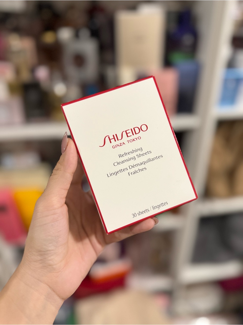 Shiseido Refreshing Cleansing Sheets - White with Red Trim